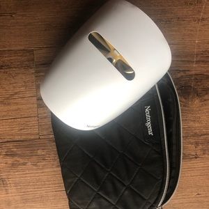 Neutregena light therapy mask